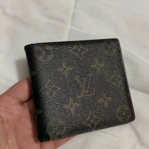 Louis Vuitton bifold men’s Wallet